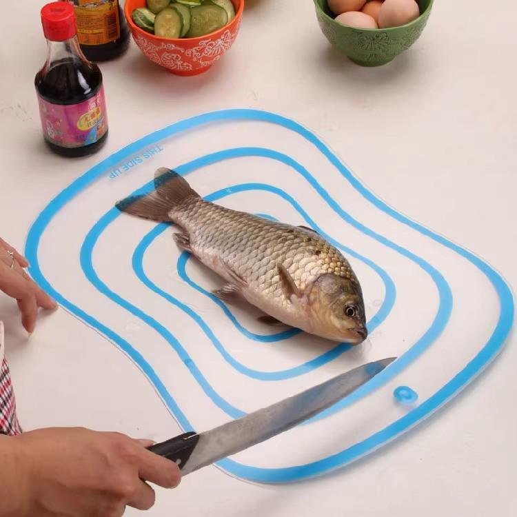 Průhledná matná nepravidelná mini závěsná krájecí deska pro ovoce