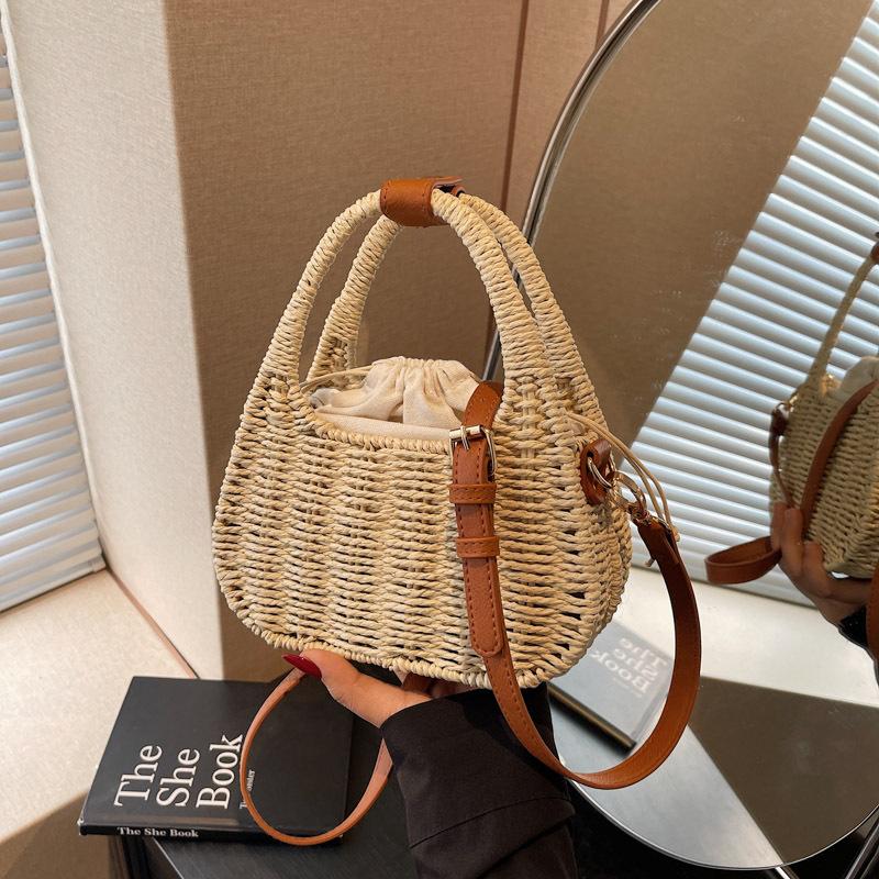 

Новая маленькая свежая повседневная плетеная сумка из травы, модный тренд, женская сумка, на плечо, сумка-мессенджер, сумочка