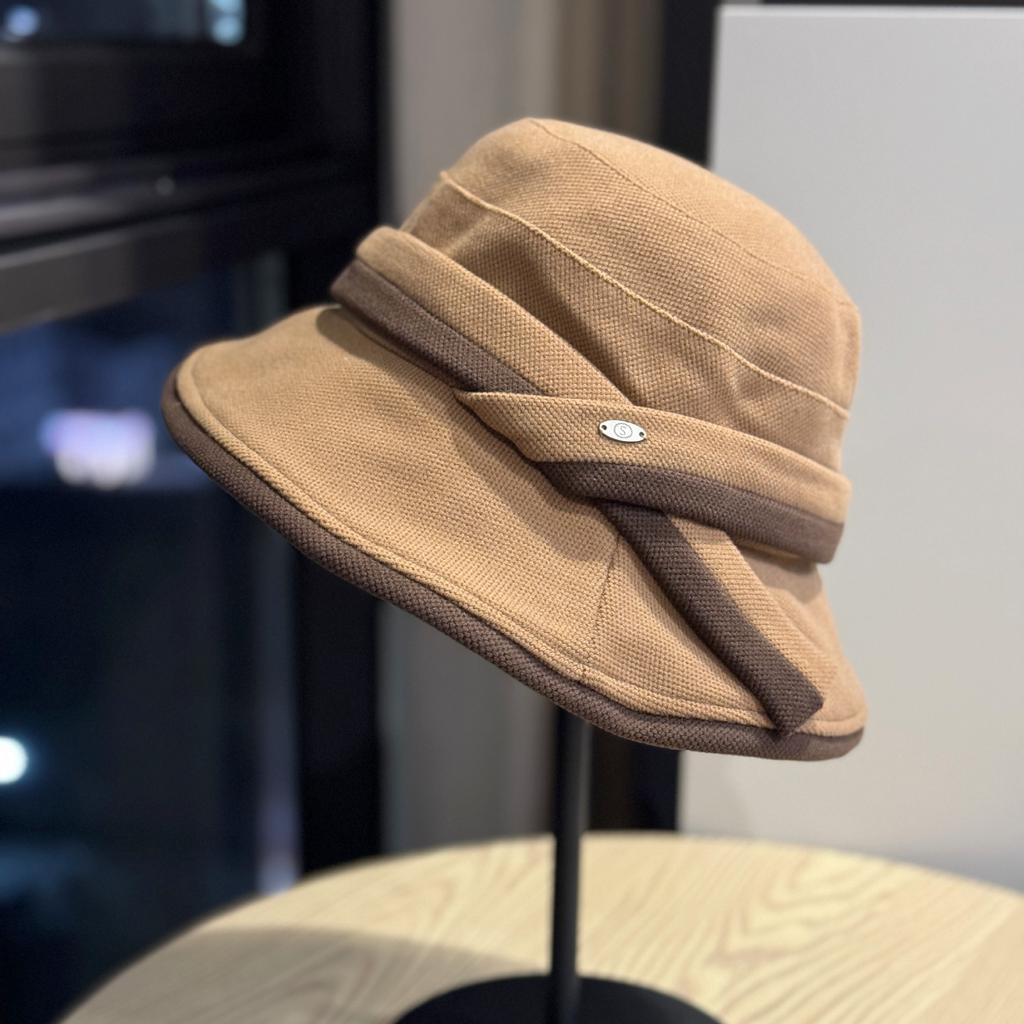 New Spring and Autumn Hats for Women with Color Matching Straps Simple Letters and Small Markings Fisherman Hats Versatile Showing A Small Face