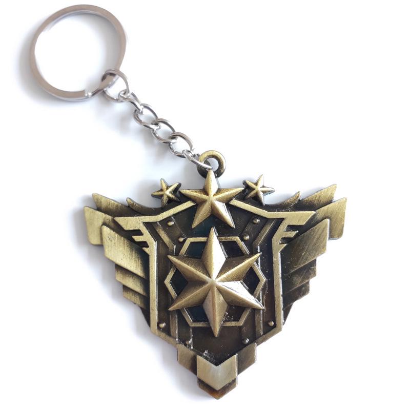 "12 cm PUBG-Schlüsselanhänger: Helm der Stufe 3, Bratpfanne und 98KAWM-Waffenmodell als Geschenk"