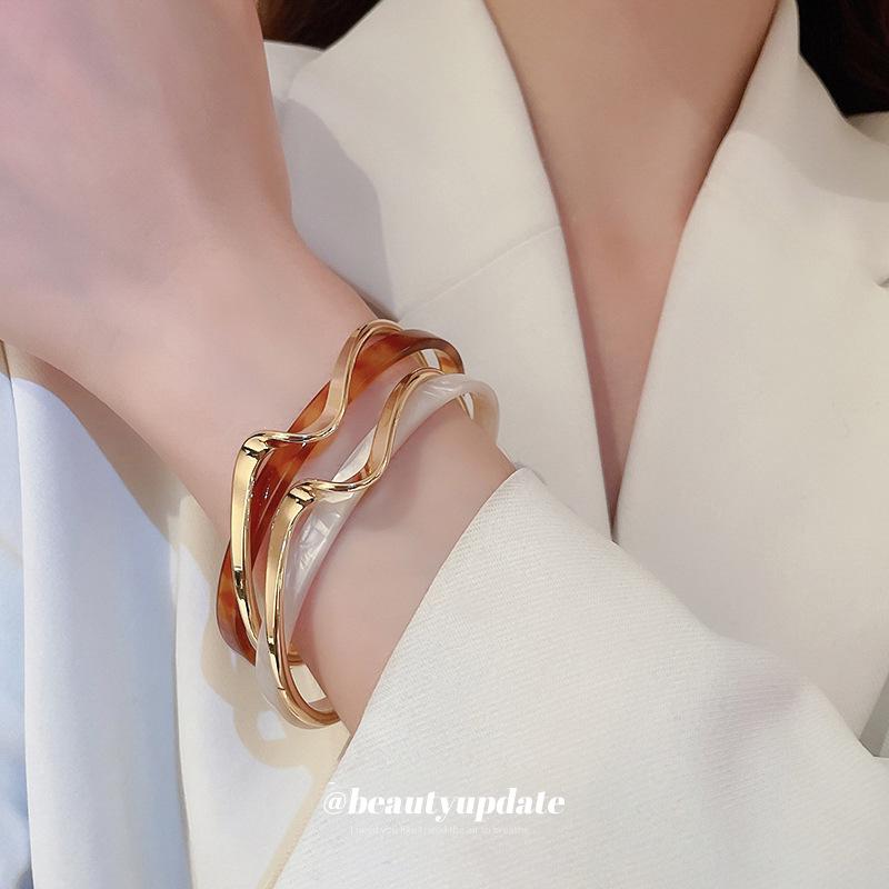 Gold-Plated Textured Open Bangle: Korean Style, High-End Cold Aesthetic