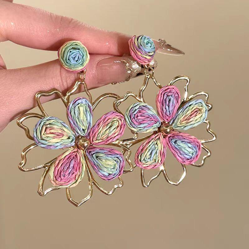 Módní náušnice pro dámské šperky