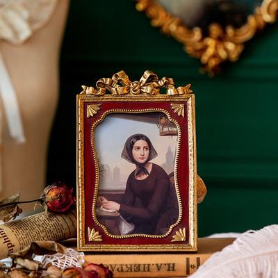 France Light Luxury Products Elegant Princess Style Retro Gold Carving European Photo Frame Ornaments Resin Creative Photo Frame