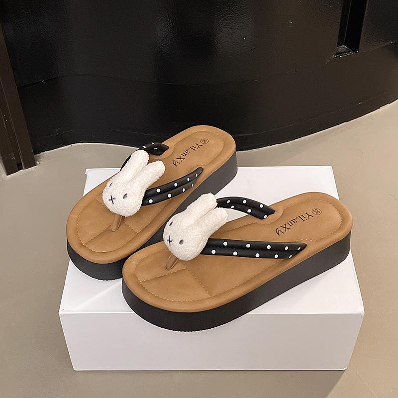 Fashion versatile flip-flops women's new flat-bottomed cute cartoon slippers in spring and summer 2025 casual slippers