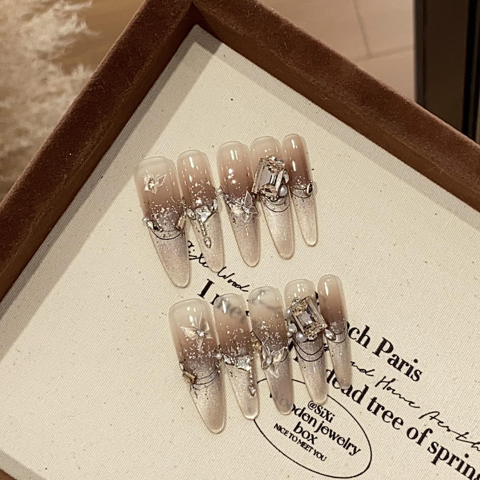 

Осень и зима Майяр High-end Карамельный Smudge Градиент Кошачий глаз Бабочка Сломанный бриллиант Пшеничная дорожка L