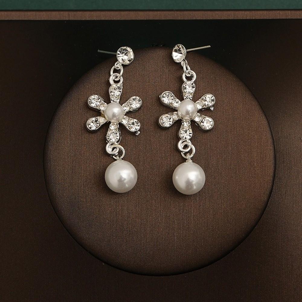 Sparkling Rhinestone Jewelry Set Elegant Flower Necklace Pearl Necklace Ears Bridal Wedding