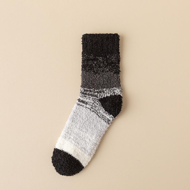Japanese Style Gradient Men's Coral Fleece Mid-Tube Sleep Socks - Non-shedding, Warm, Half-Velvet Floor Socks