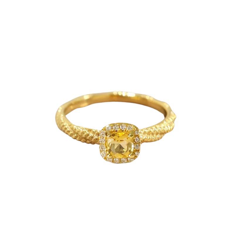 Small Candy Cube Bracelet for Women with Small Yellow Crystal Bread Clavicle Chain Light Luxury Niche Design