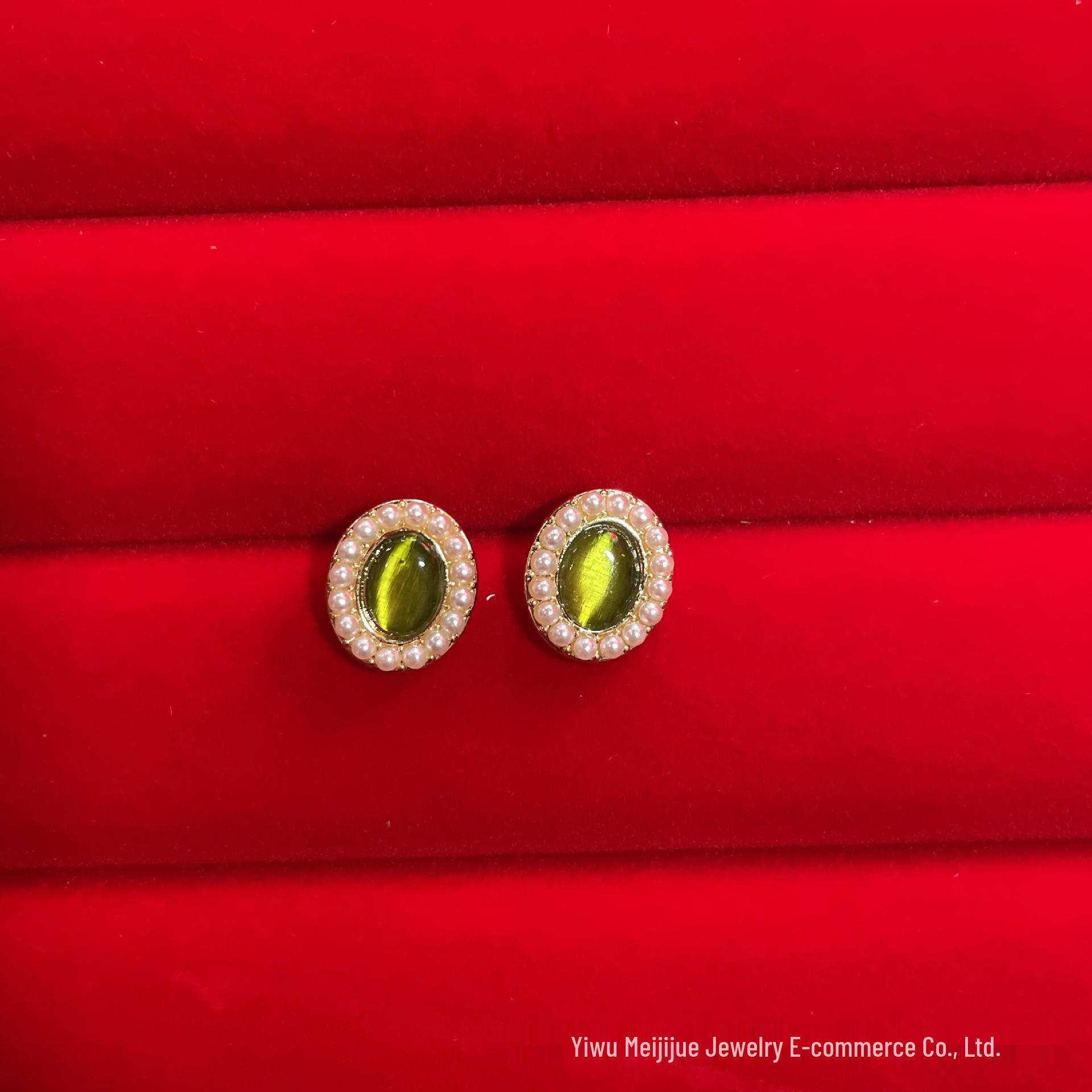 Miki Jewelry 2025: Exquisite, Versatile Earrings for Daily Wear with a Niche Design.