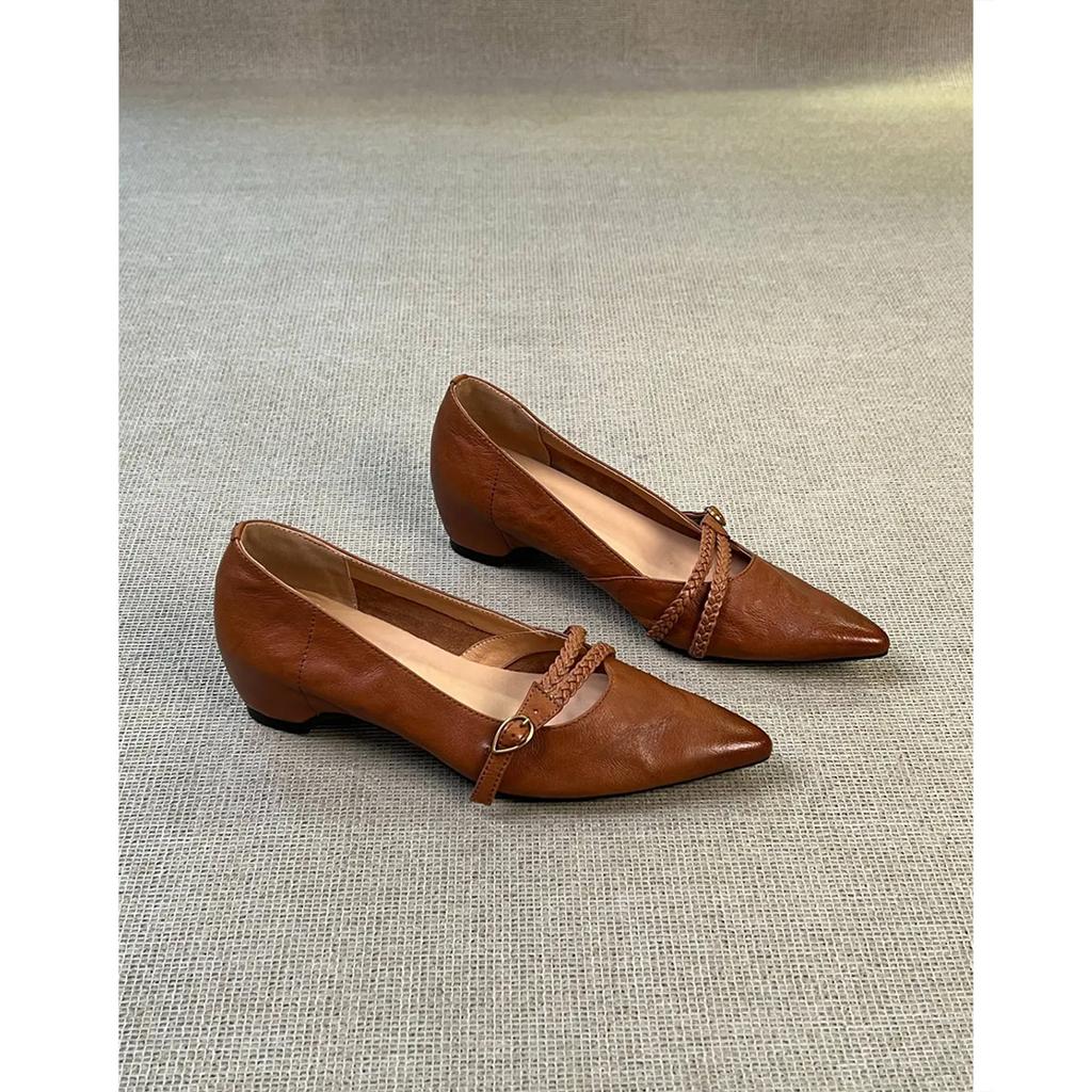 Temperament versatile inner height increase 2026 new shallow mouth single shoes women's commuting retro pointed Mary Jane small leather shoes