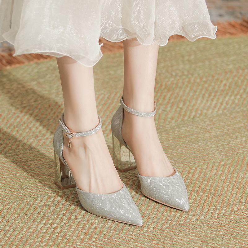 

Женская обувь маленьких размеров весна 2025 новая с блестками толстый каблук с полыми высокими каблуками простой темперамент для работы расширенная 40