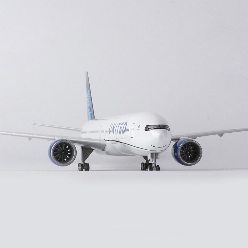 777 B777 Aircraft UNITED Airlines Model 1/157 Scale 47CM W Light and Wheel Landing Gear Resin Plane Collection Home Decor
