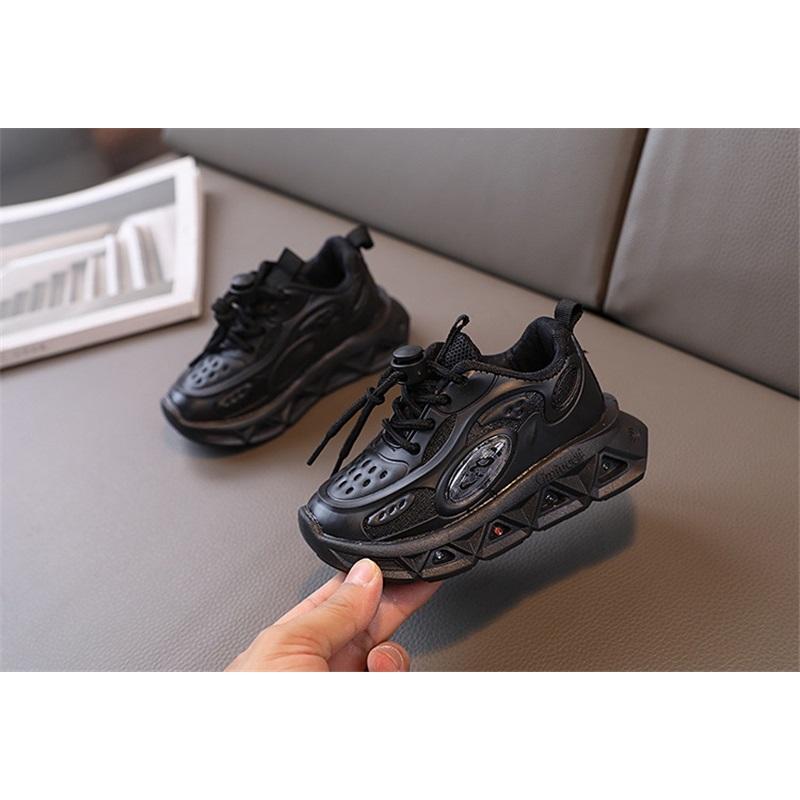 Kids' LED Light Up Sneakers Boys & Girls Breathable Mesh LED Flashing Chunky Shoes Lightweight Non-Slip Casual Trainers