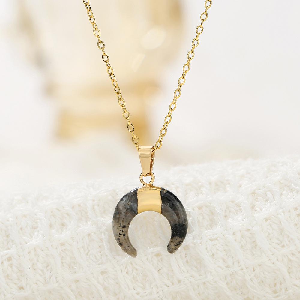 Popular European and American Natural Aventurine Moonstone Necklace - Elegant Pendant Jewelry