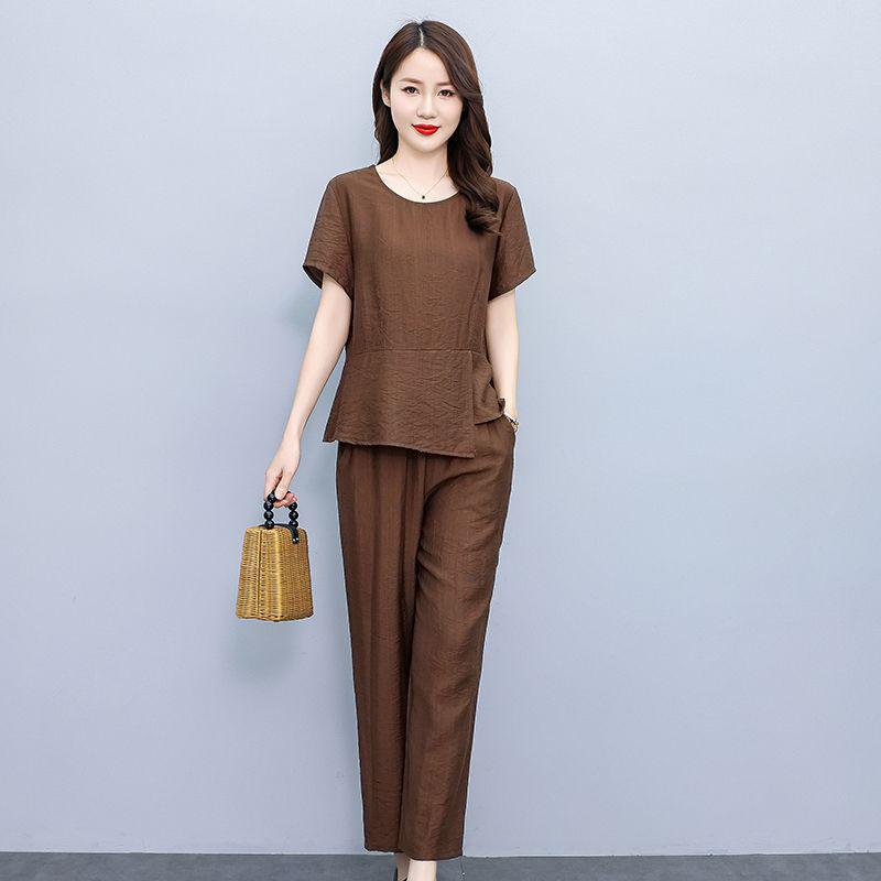 Plus Size Cotton Silk Two-Piece Set: Stylish Casual Short Sleeve Top & Wide-Leg Pants for Moms - Summer Elegance