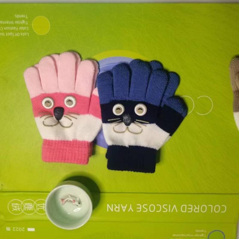 New children's gloves winter cute cartoon warm thickened warm baby gloves 2-7 years old student five-fingered hands
