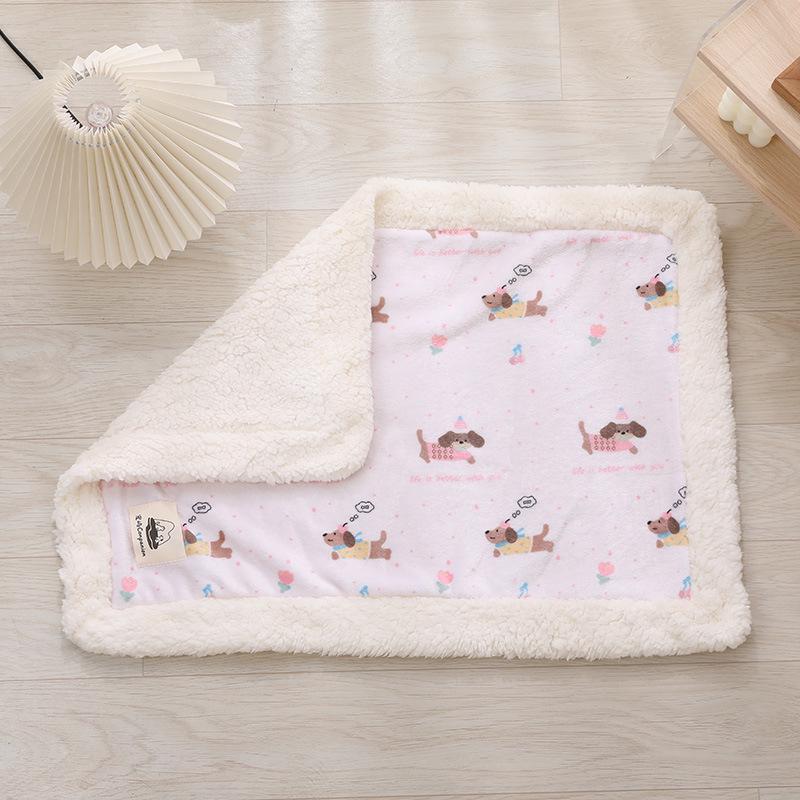 

Winter Cat & Dog Warming Blanket: Double Layer Lamb Fleece Sleep Mat - Skin-Friendly & Thickened for Pets S (39x59 cm)