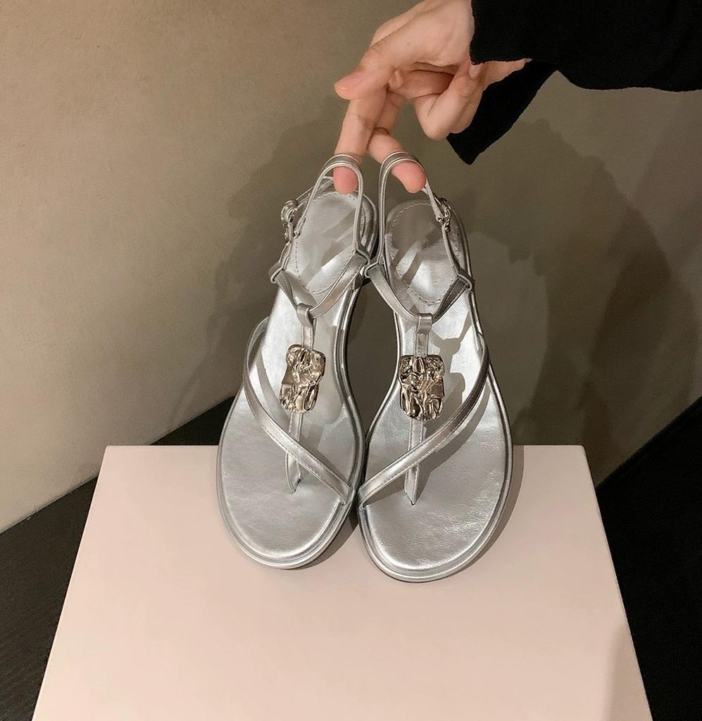 2025 fairy style beautiful model~ French retro metal buckle cross belt thick heel versatile vacation sandals female summer