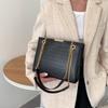 Stylish Women's Tote Bag Chic Chain Crossbody Fashionable And Sleek Handbag