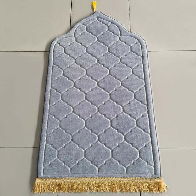 Thicken Flannel Soft Prayer Mat For Muslim Non -Slip Ramadan Worship Embossed Carpet Portable Prayer Floor Rug For Ramadan Gifts