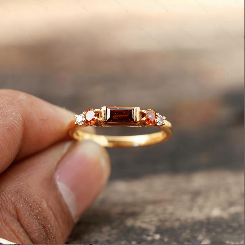 Golden Elegant Versatile Women's Ring - Light Luxury Design Hand Jewelry