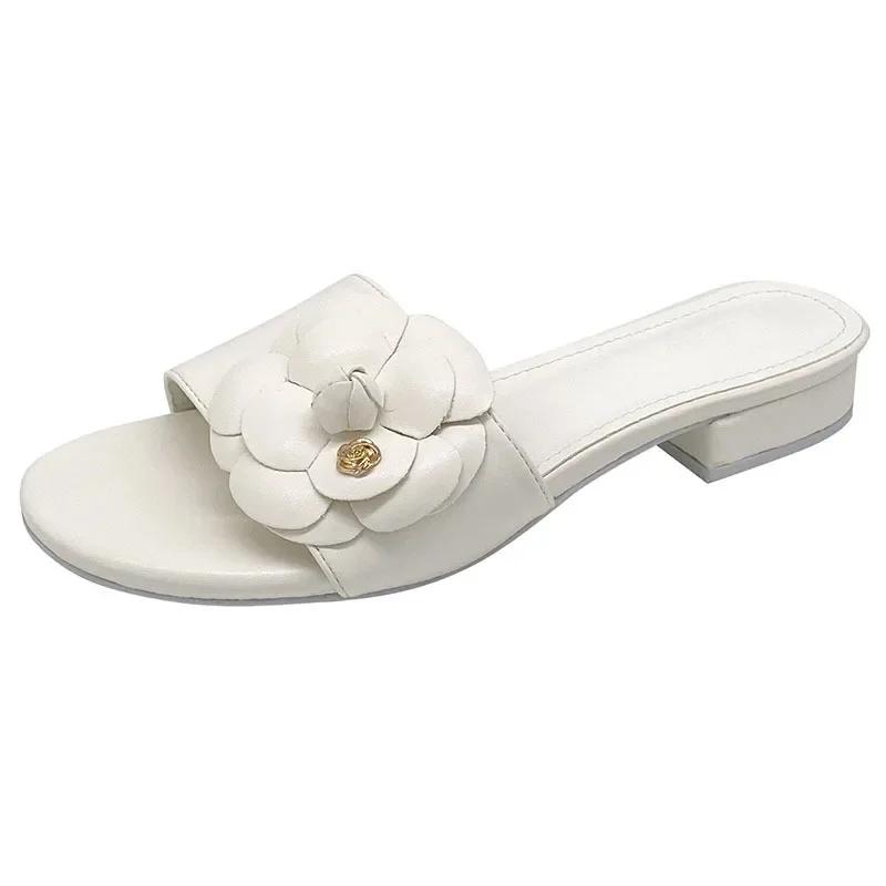 Modedesigner Kamelienblumen Hausschuhe Damen 2025 Sandalen Sommer Freizeit Schuhe Damen Ins Niedrige Absätze Metall Kamelie Floral Pantoletten Mujer