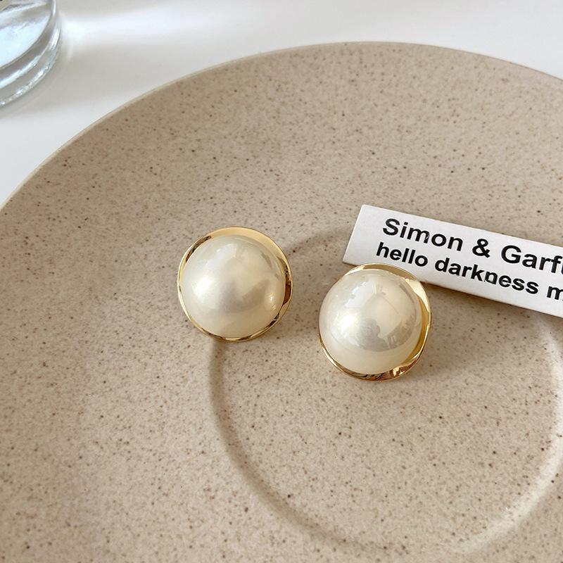 French pearl oval shell earrings white flower high-end stud earrings fashion temperament light luxury earrings women