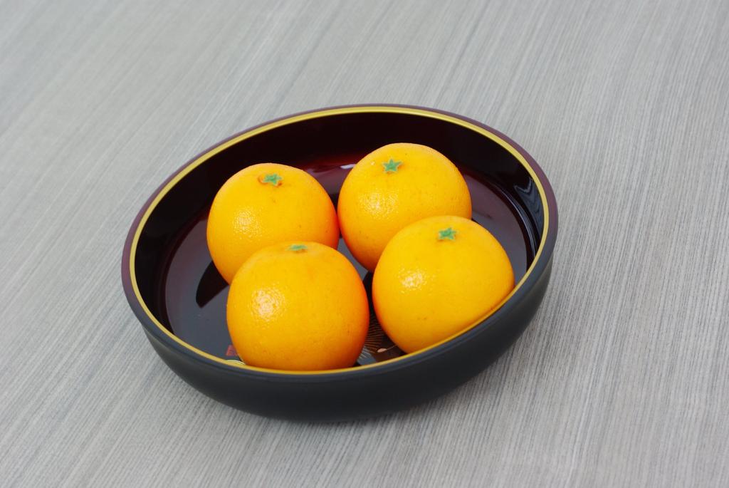 Nakanishi Crafts Kishu Lacquerware Confectionery Bowl, Iridescent Painted Finish, Gold Rim, Shell-Inlaid Pine Design 22-9-8