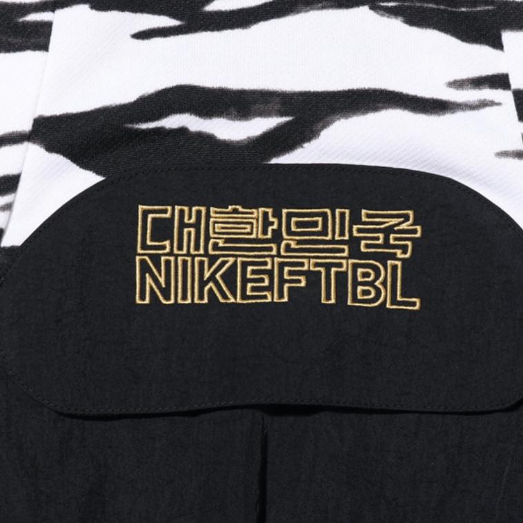 Nike Hoodie Pullover With Tiger Print Men Tops White CQ9199-100