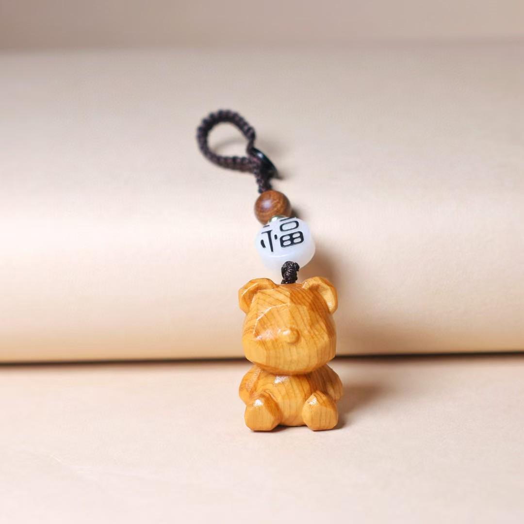 Брелок и подвеска для телефона из древесины Тайханского скального кипариса