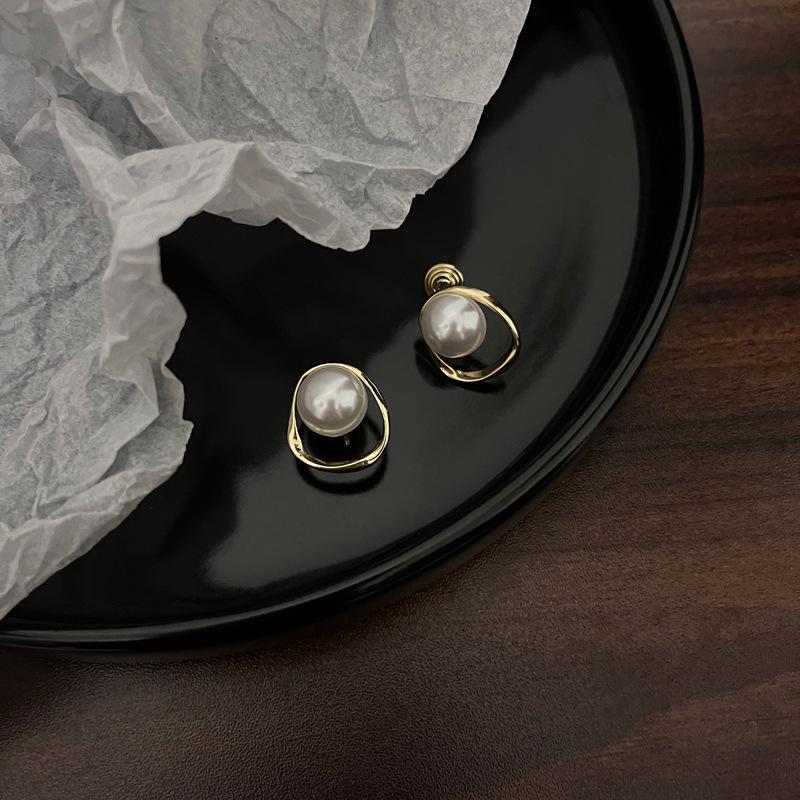 Pearl Mosquito Coil Disc Ear Clips: No-Pierce, Elegant French-Style Earrings for Women