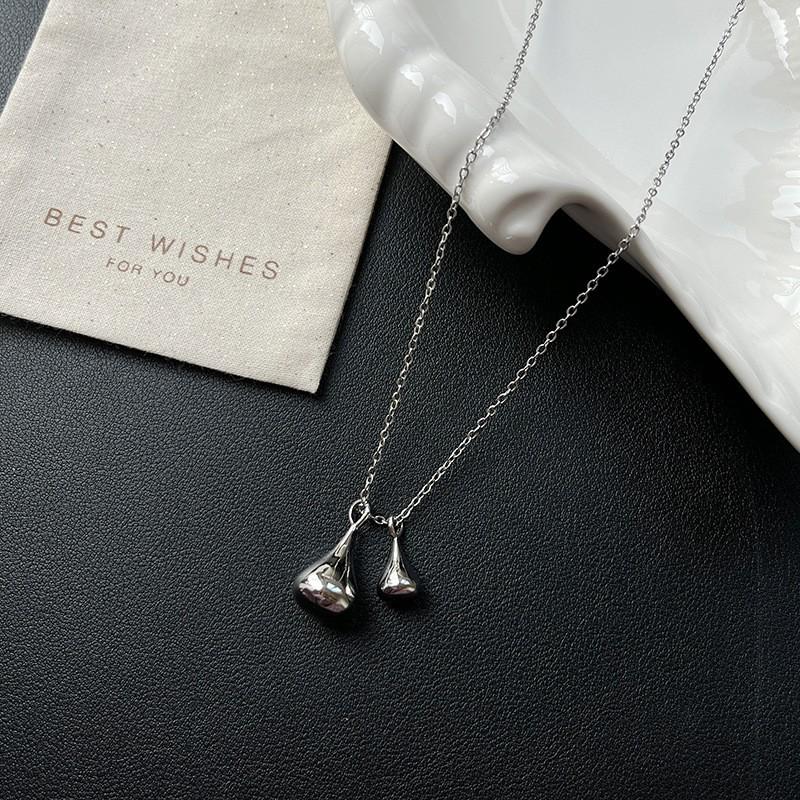 Elegant Silver Teardrop Titanium Steel Necklace for Women - Non-Fading, High-End Feel, Perfect for Long Sweater Chains.