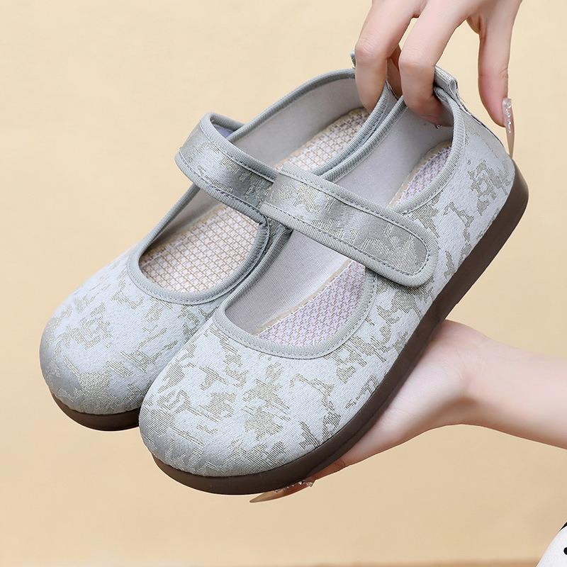 Shoes women's spring and autumn new soft-soled versatile mother shoes shallow mouth fashion lazy wear-resistant non-slip round head women's shoes