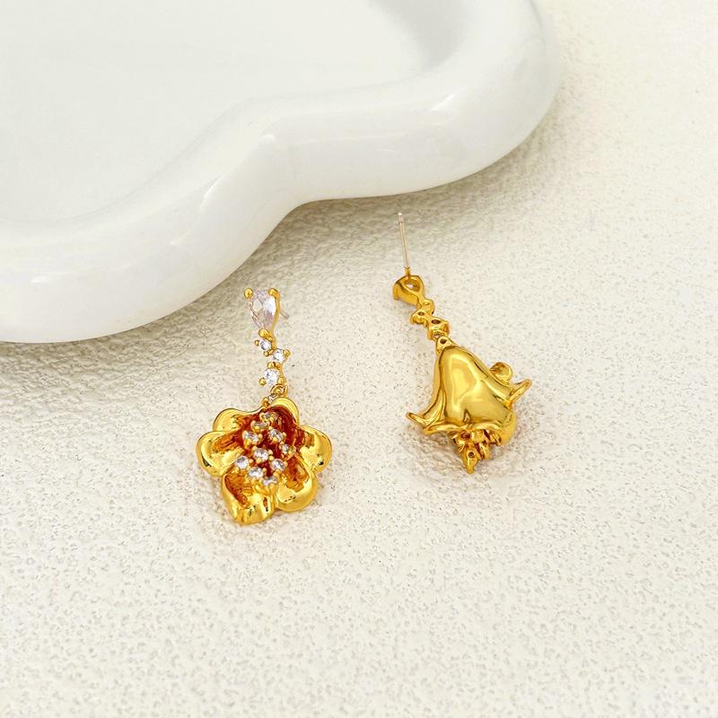 Micro-Inlaid Zircon Earrings, High-End Female Sweet Flower Stud Earrings.