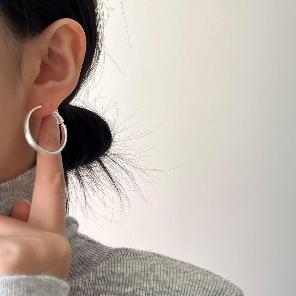 Brushed Metal Hoop Earrings: Unique, Exquisite, and Versatile Fashion for Women