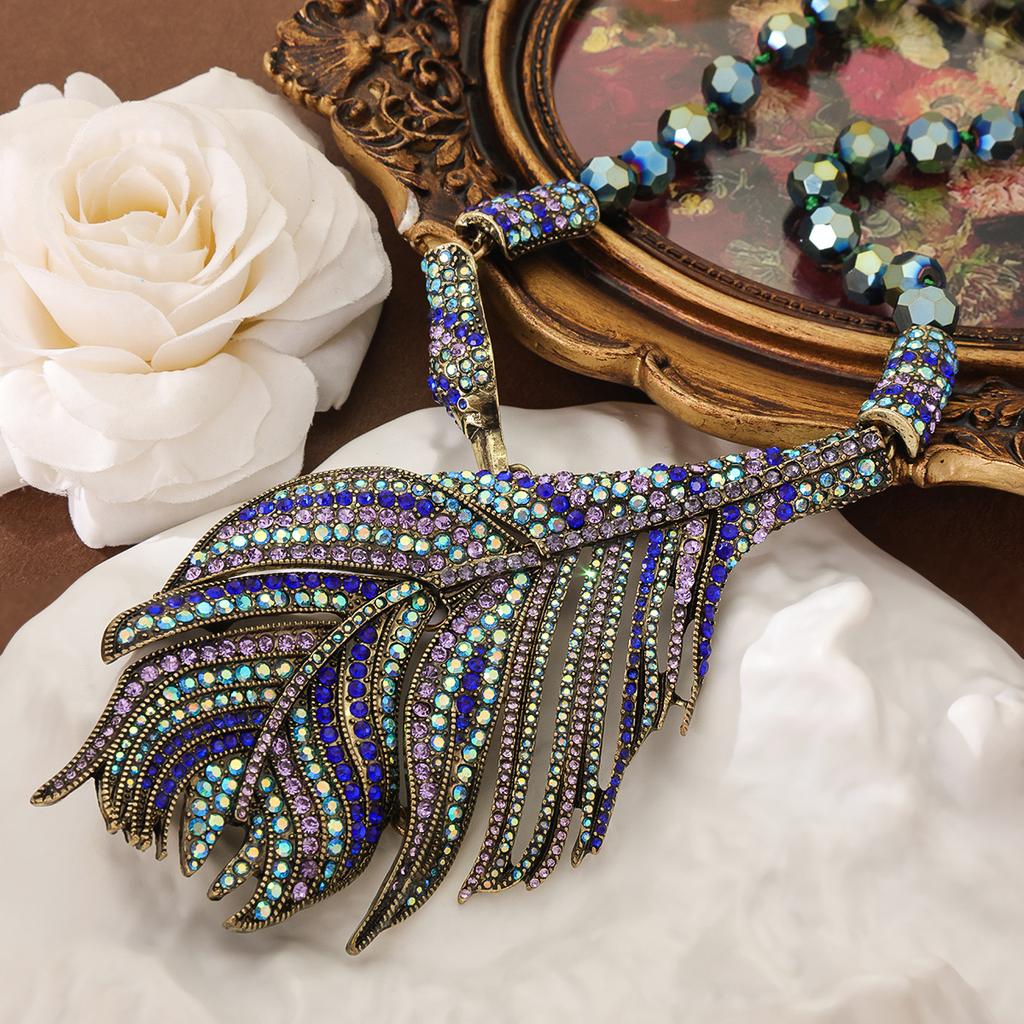 Medieval Color Inlaid With Diamonds, Large Feather Pendants, Beaded Necklaces, Full Of Personality And Luxury