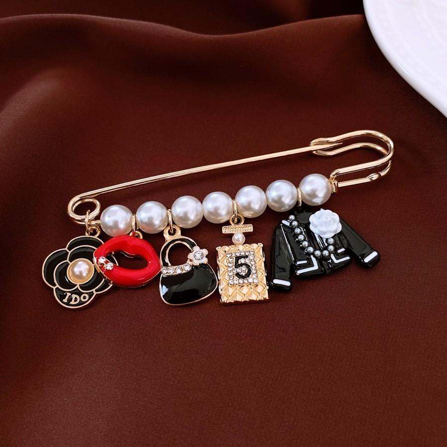 Średniowieczna Vintage Broszka z Kontrastującą Pszczołą Inkrustowana Diamentami Retro Lekki Luksus High-endowa Korsaż Wykwintne Wszechstronne Dodatki Kobiety