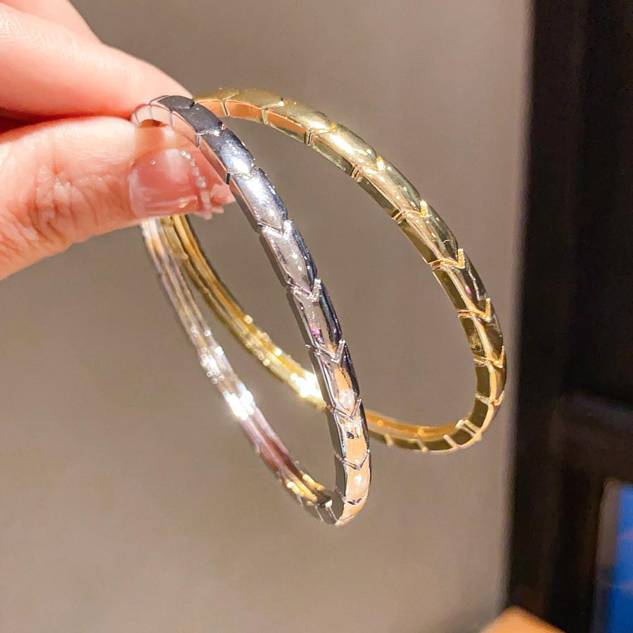 Minimalist Gold Plated Arrow Pattern Bracelet For Women Fashion Jewelry Accessory