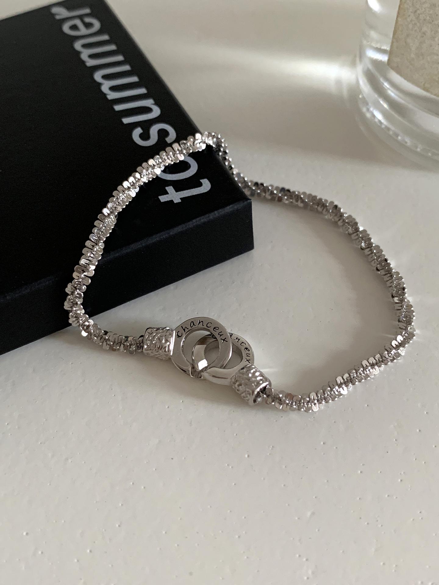 

Серебряный браслет с двойным кольцом: Уникальный, легкий, роскошный, модный и изысканный дизайн для женщин.