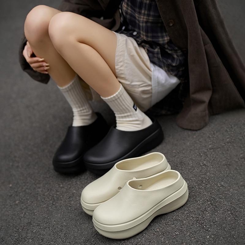 New Style of Shoes: One-step Height-increasing Thick-soled Outdoor Waterproof Flip-flops