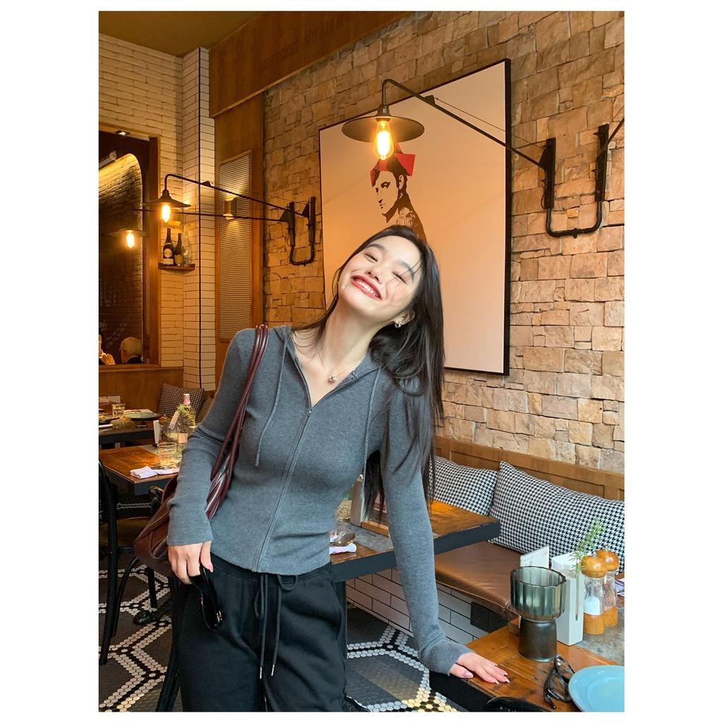 Women's Gray Spicy Girl Fishbone Slim Zipper Hoodie Long Sleeve T-shirt for Autumn.