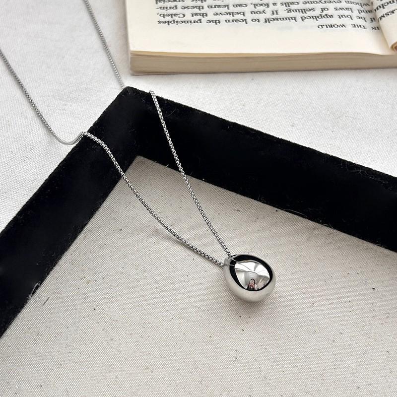 Elegant Silver Teardrop Titanium Steel Necklace for Women - Non-Fading, High-End Feel, Perfect for Long Sweater Chains.