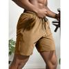 Sommerliche lässige Sporthorts sind atmungsaktiv und schnelltrocknend Herrenshorts