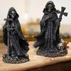 Dunkle Kapuzen-Totenkopf-Figur zur Regaldekoration, 15 cm hoch, saisonaler Raumakzent für Eingangsbereich, Wohnzimmer und Party-Dekoration