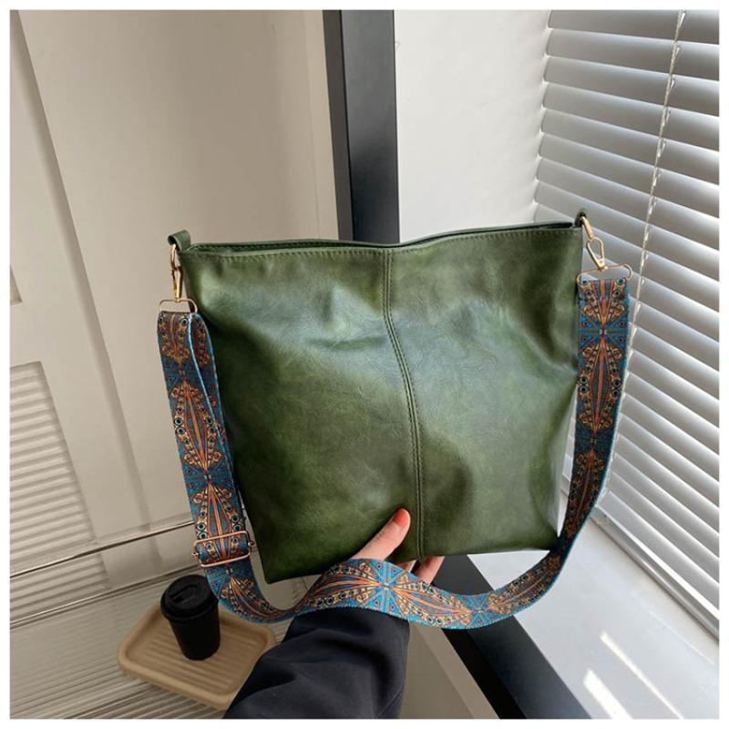 Large-capacity Bag Women's Autumn and Winter New Retro Broadband Shoulder Messenger Bag Premium Texture Commuter Bucket Bag