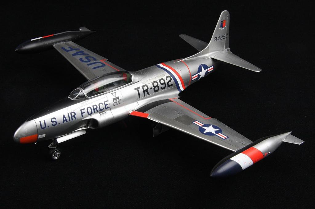 Great Wall Hobby Trainer Plastic Model L4819 1/48 T-33A (Airplane)