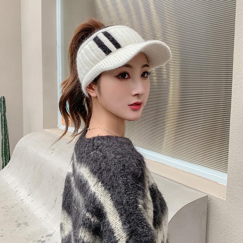Winter New Fashion Versatile Topless Baseball Cap For Women With Ear Protection