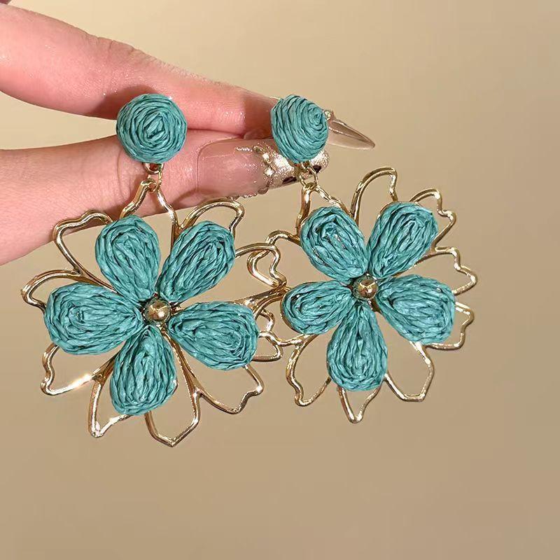 Módní náušnice pro dámské šperky