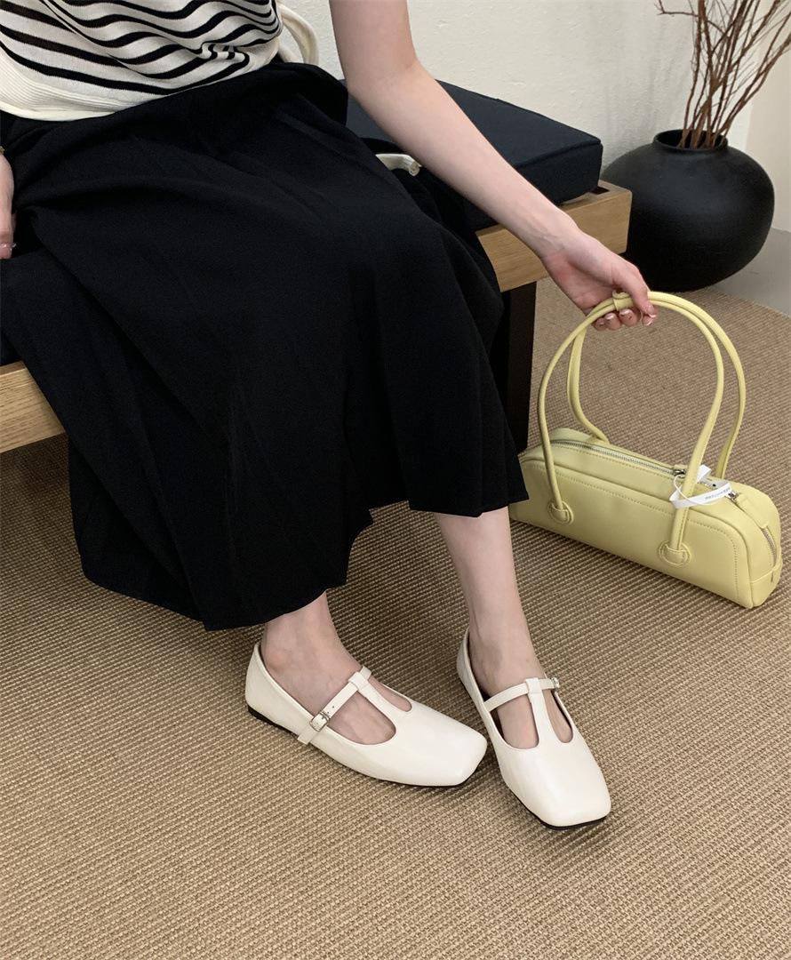 

French ballet shoes shallow mouth Mary Jane shoes 2025 new small fragrant single shoes flat bottom one word button grandma shoes women 39