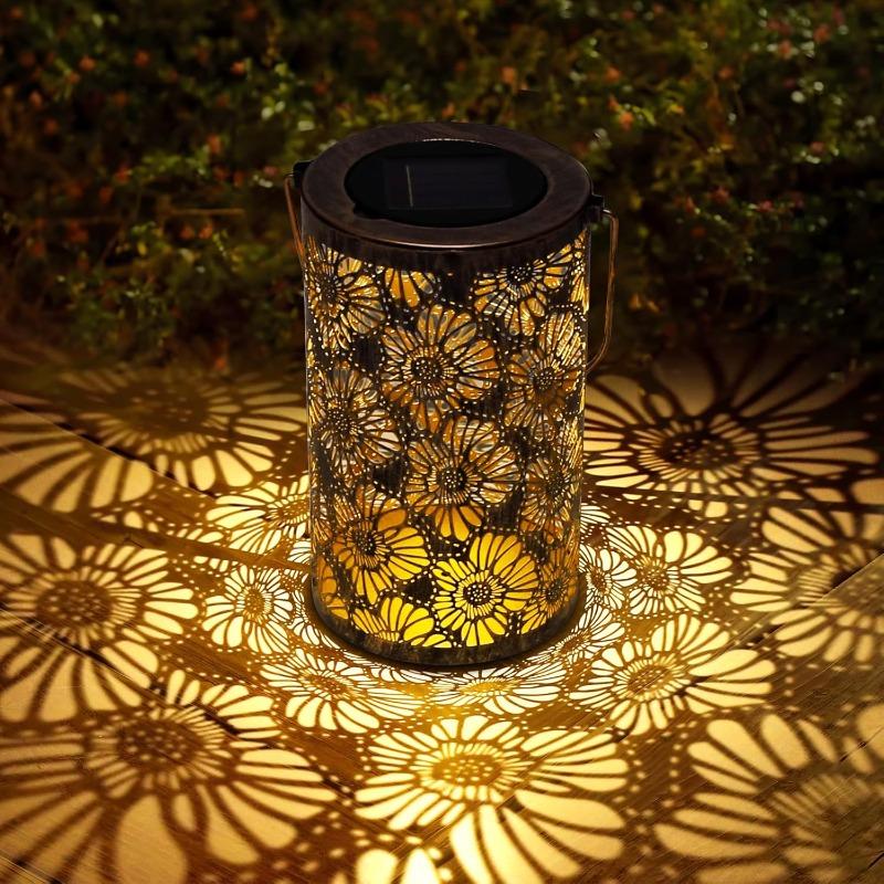2026 New Vintage Daisy Projection Solar Lantern - Rustic Iron LED Lamp, Waterproof Hanging Decor for Garden, Patio & Yard теплый белый